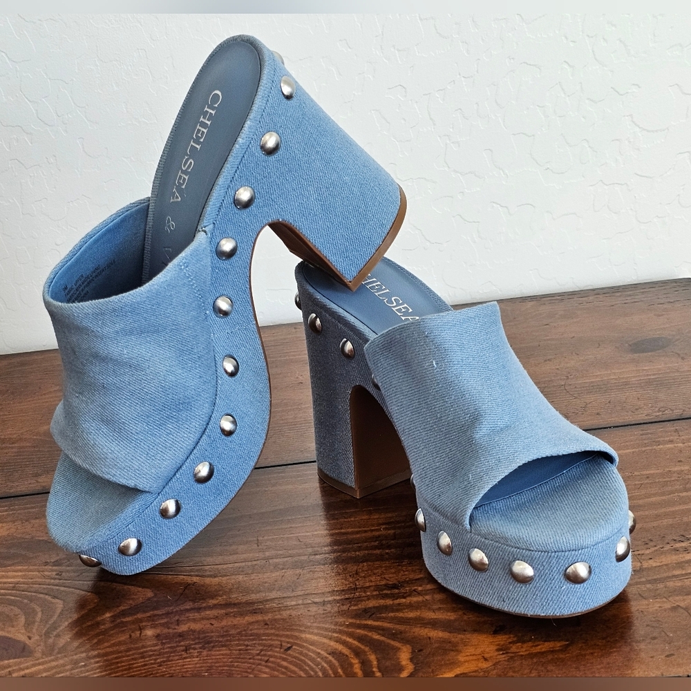 NWOB Chelsea & Violet Blue Denim Studded Clogs Women's Size 9